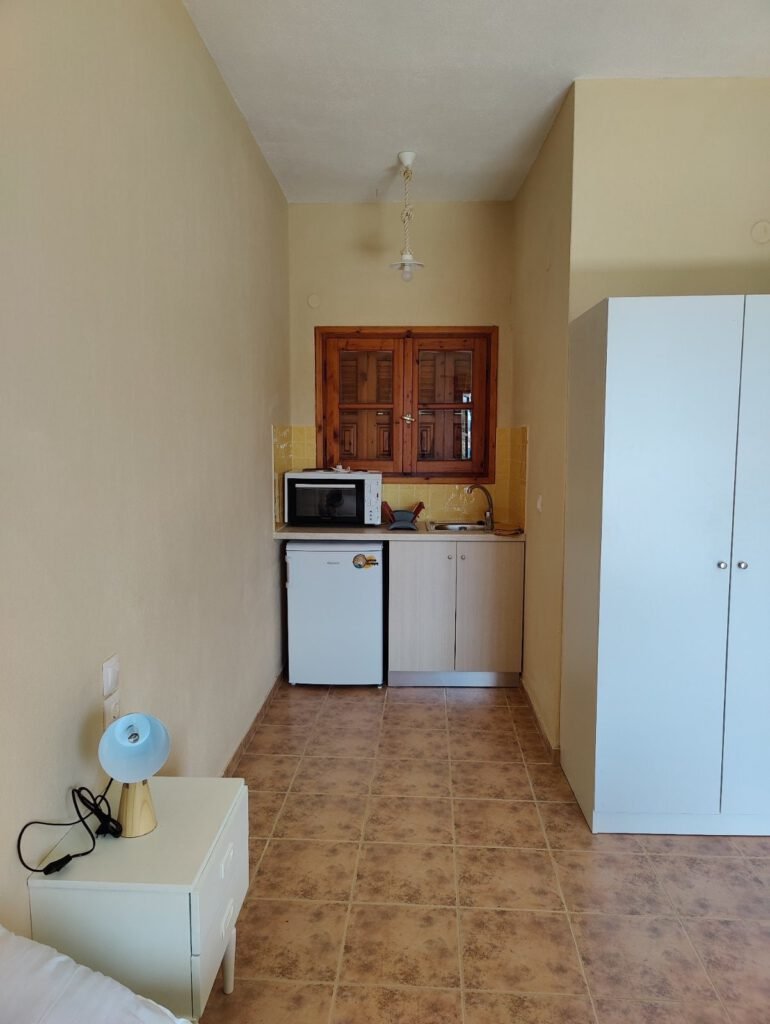 At Georgia's House, you will find six rooms: three double rooms and three triple rooms. Located in Punta Area, provides a quiet escape, yet within walking distance to Skiathos town.