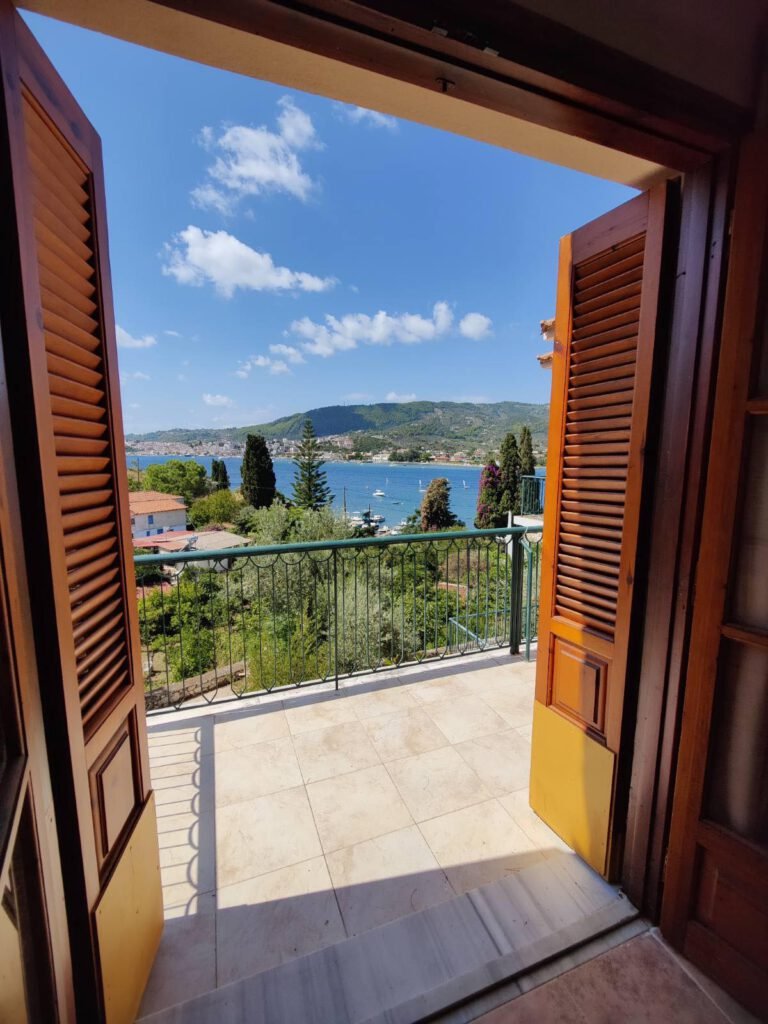 At Georgia's House, you will find six rooms: three double rooms and three triple rooms. Located in Punta Area, provides a quiet escape, yet within walking distance to Skiathos town.