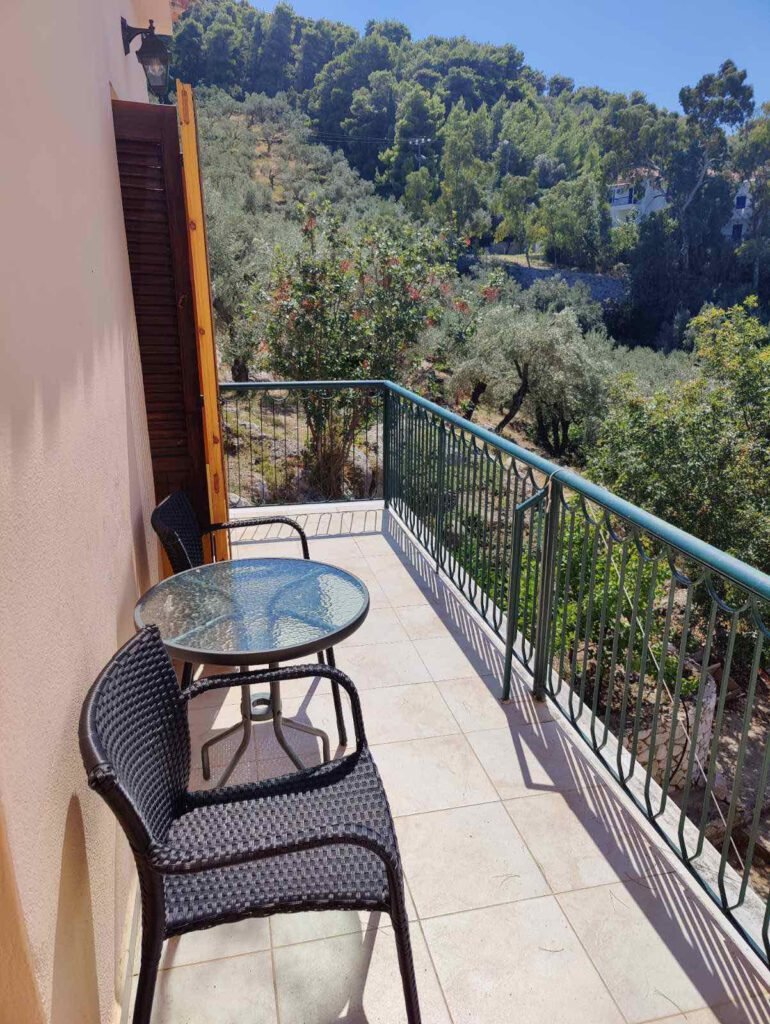 At Georgia's House, you will find six rooms: three double rooms and three triple rooms. Located in Punta Area, provides a quiet escape, yet within walking distance to Skiathos town.