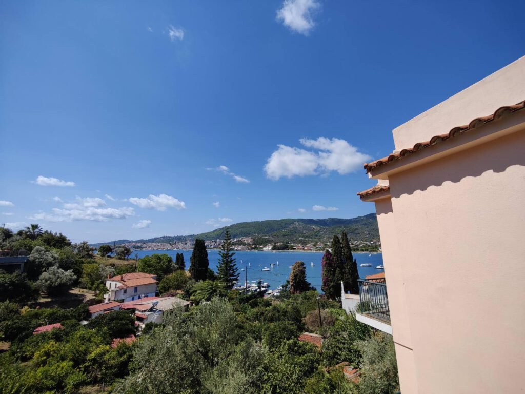 At Georgia's House, you will find six rooms: three double rooms and three triple rooms. Located in Punta Area, provides a quiet escape, yet within walking distance to Skiathos town.