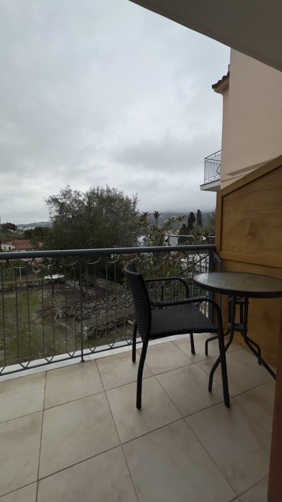 At Georgia's House, you will find six rooms: three double rooms and three triple rooms. Located in Punta Area, provides a quiet escape, yet within walking distance to Skiathos town.