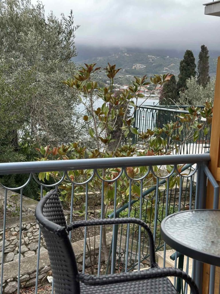 At Georgia's House, you will find six rooms: three double rooms and three triple rooms. Located in Punta Area, provides a quiet escape, yet within walking distance to Skiathos town.