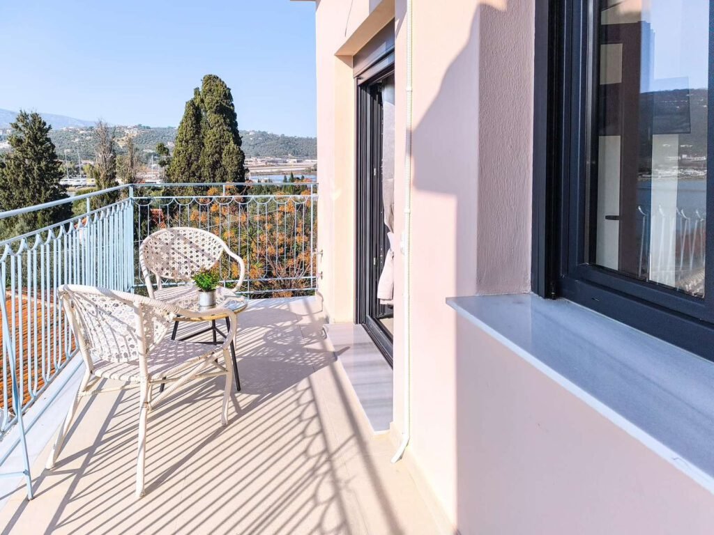 At Georgia's House, you will find six rooms: three double rooms and three triple rooms. Located in Punta Area, provides a quiet escape, yet within walking distance to Skiathos town.