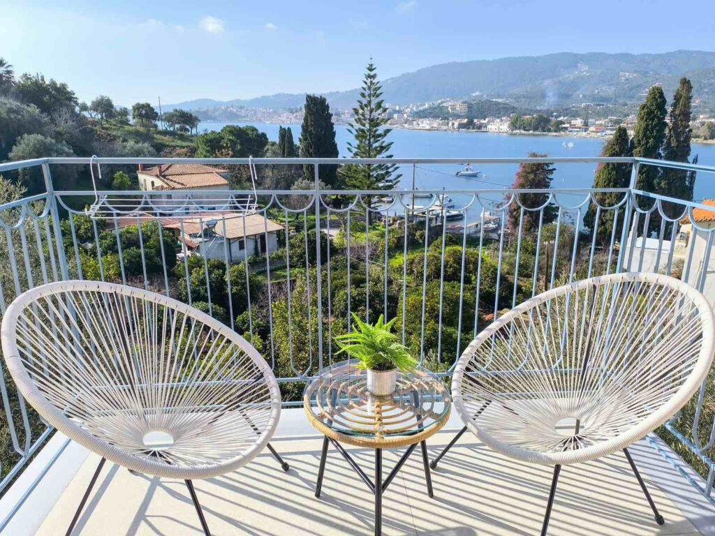 At Georgia's House, you will find six rooms: three double rooms and three triple rooms. Located in Punta Area, provides a quiet escape, yet within walking distance to Skiathos town.