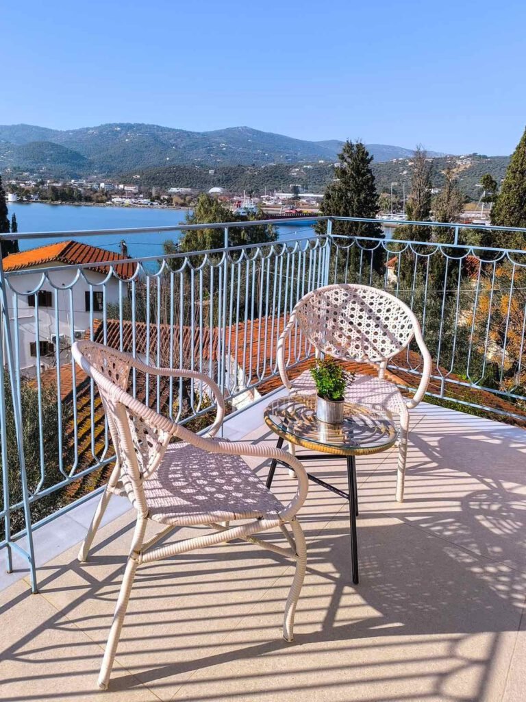 At Georgia's House, you will find six rooms: three double rooms and three triple rooms. Located in Punta Area, provides a quiet escape, yet within walking distance to Skiathos town.