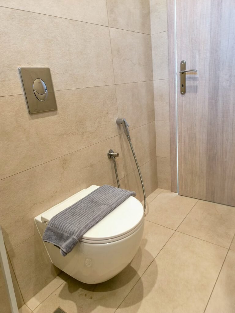 At Georgia's House, you will find six rooms: three double rooms and three triple rooms. Located in Punta Area, provides a quiet escape, yet within walking distance to Skiathos town.